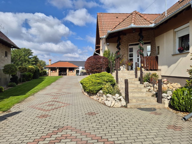 Eladó családi ház, Dabason 170 M Ft, 4 szobás