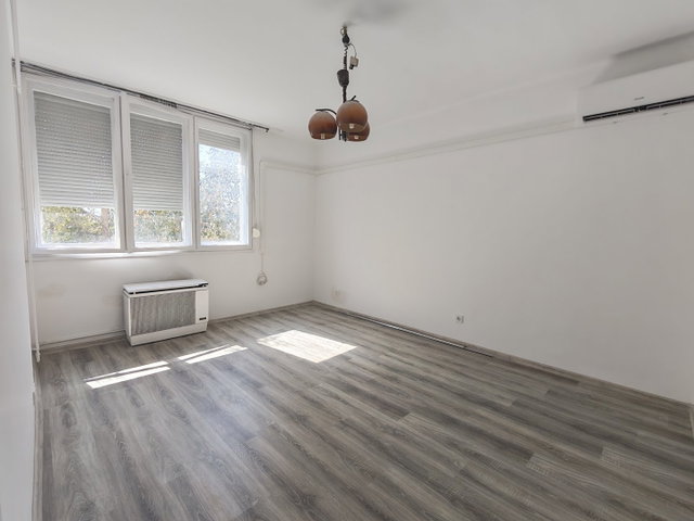 Eladó téglalakás, Szolnokon 23.9 M Ft, 2 szobás