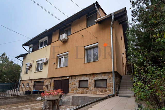 Eladó ikerház, Budapesten, XVIII. kerületben 125 M Ft, 7 szobás
