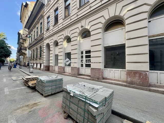 Eladó üzlethelyiség, Budapesten, VI. kerületben 99.99 M Ft