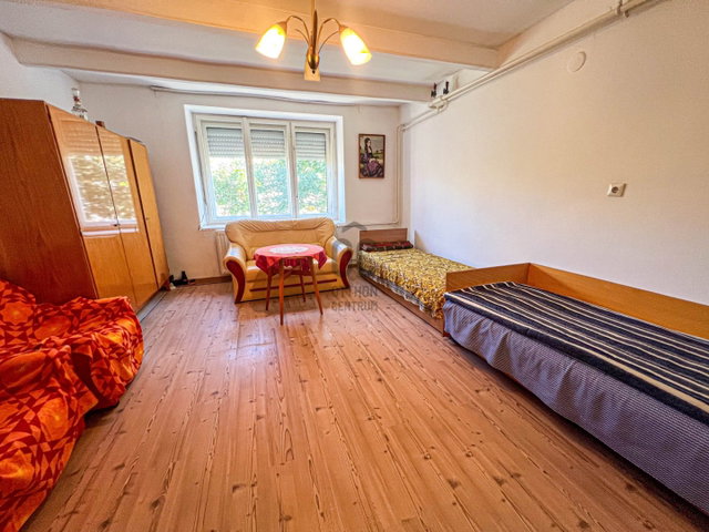 Eladó ikerház, Szekszárdon 29.9 M Ft, 3 szobás