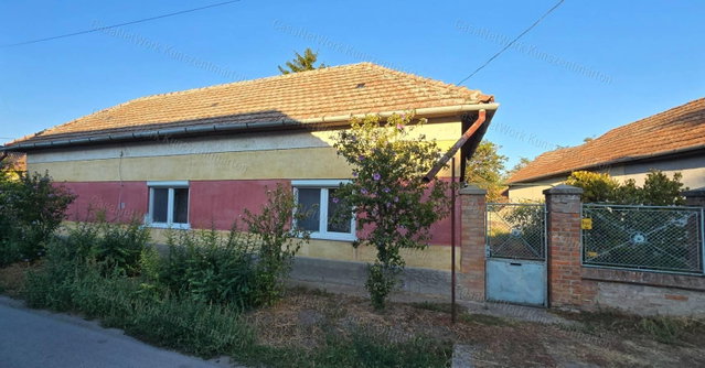 Eladó családi ház, Cibakházán 13.5 M Ft, 2 szobás