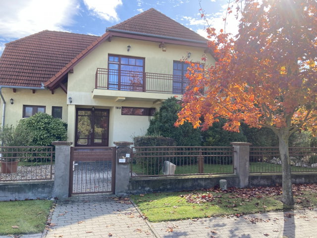 Eladó családi ház, Balatonbogláron 199 M Ft, 7 szobás
