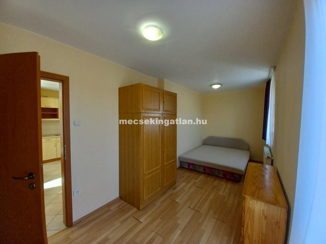 Kiadó téglalakás, albérlet, Pécsett 145 E Ft / hó, 1 szobás