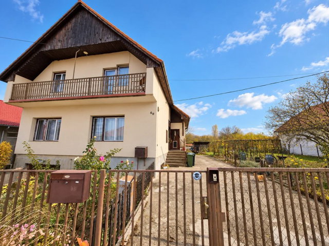 Eladó családi ház, Ercsiben 89.9 M Ft, 6 szobás