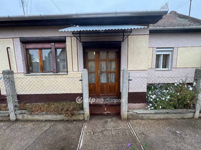 Eladó családi ház, Sárándon 29.9 M Ft, 2 szobás