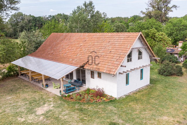 Eladó családi ház, Csemőn 154.9 M Ft, 4 szobás