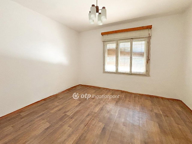 Eladó családi ház, Karádon 20.5 M Ft, 3 szobás