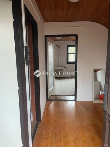 Eladó üzlethelyiség, Lakitelken 60 M Ft, 1 szobás