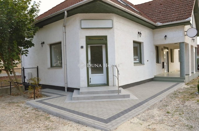 Eladó üzlethelyiség, Abában 89.5 M Ft, 9 szobás