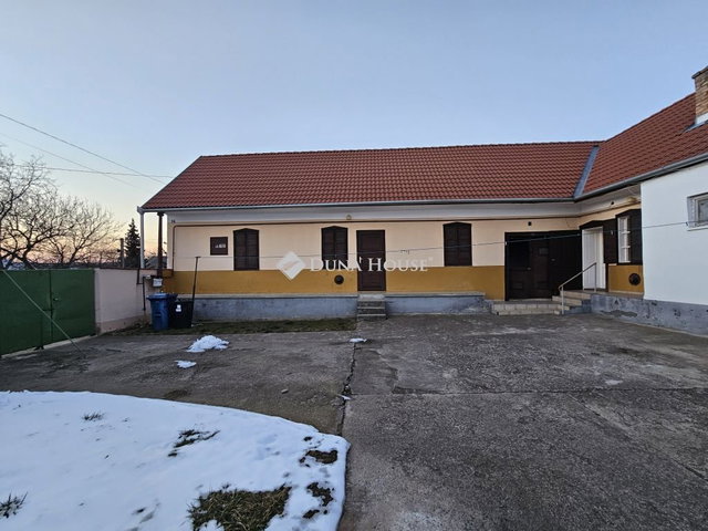 Eladó családi ház, Véménden 23.9 M Ft, 4 szobás