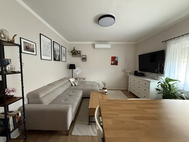 Eladó panellakás, Pécsett 104.9 M Ft, 4 szobás