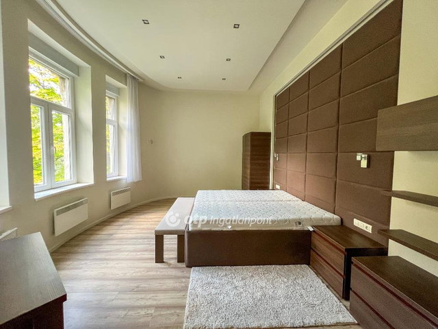 Eladó téglalakás, Budapesten, VI. kerületben 129.8 M Ft