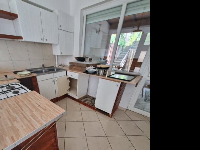 Eladó családi ház, Pécsett 150 M Ft, 3 szobás