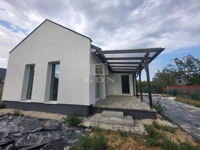 Eladó családi ház, Szombathelyen 135.5 M Ft, 4 szobás