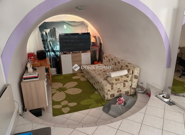 Eladó családi ház, Esztergomban 30 M Ft, 3 szobás