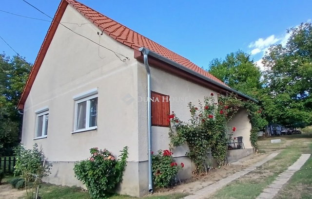 Eladó családi ház, Szennán 42.2 M Ft, 2 szobás