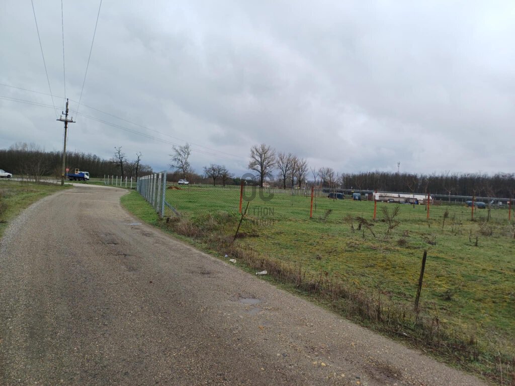 7800m² · 3.900.000 ft