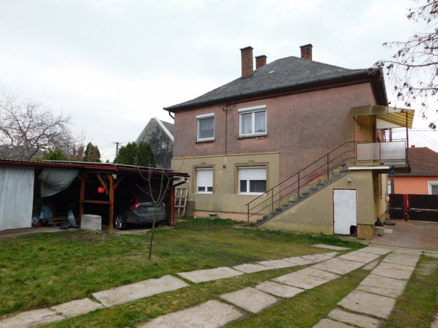 Eladó téglalakás, Keszthelyen 45 M Ft, 3 szobás