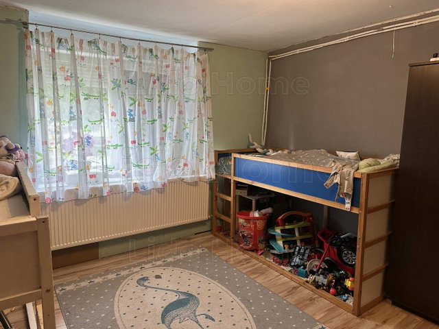 Eladó családi ház, Lajoskomáromban 34.9 M Ft, 5 szobás