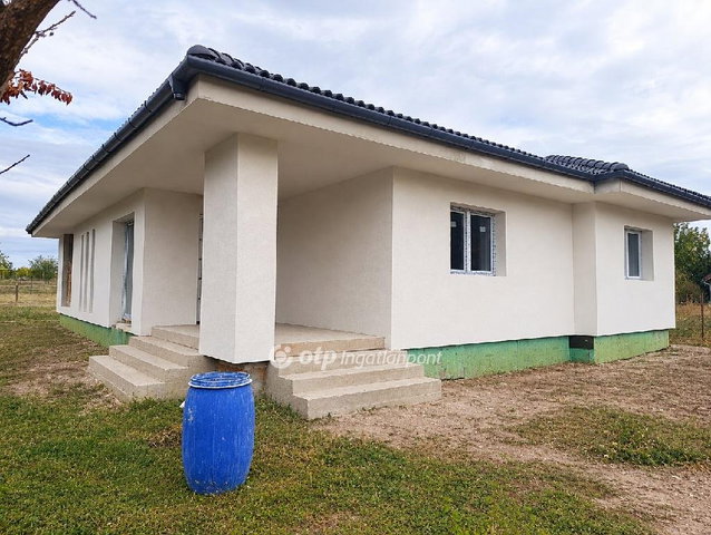Eladó családi ház, Pusztaszabolcson 116.6 M Ft, 4 szobás