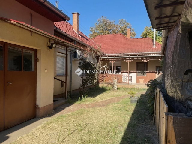 Eladó családi ház, Baján 82 M Ft, 4 szobás
