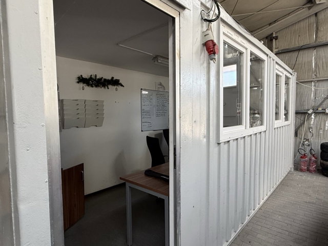 Kiadó ipari ingatlan, Gödöllőn 600 E Ft / hó