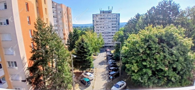 Eladó téglalakás, Zalaegerszegen 39.9 M Ft, 1+2 szobás