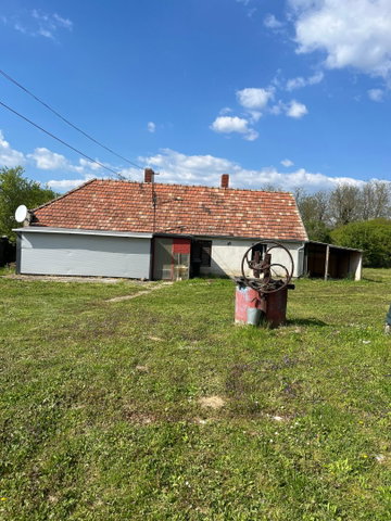 Eladó családi ház, Oroszin 13.99 M Ft, 2 szobás
