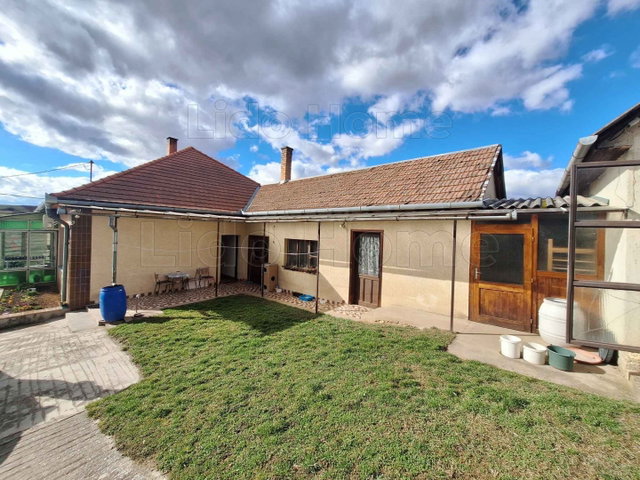 Eladó családi ház, Tabon 55 M Ft, 4 szobás