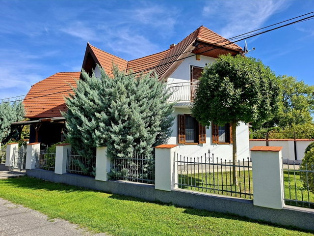 Eladó családi ház, Balatonmáriafürdőn 148 M Ft, 6 szobás
