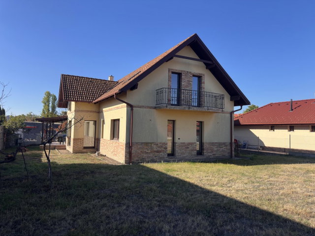 Eladó családi ház, Balatonvilágoson 229 M Ft, 6+2 szobás