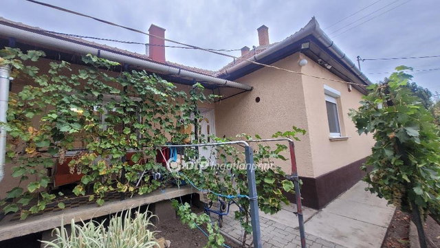 Eladó családi ház, Jászapátiban 32.3 M Ft, 2+1 szobás