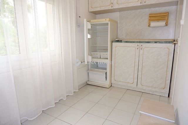 Eladó panellakás, Székesfehérvárott 55 M Ft, 4 szobás