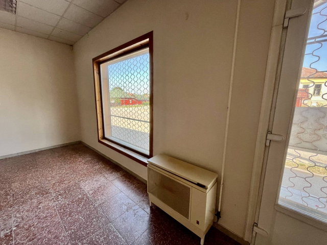 Eladó üzlethelyiség, Jászladányon 18.9 M Ft