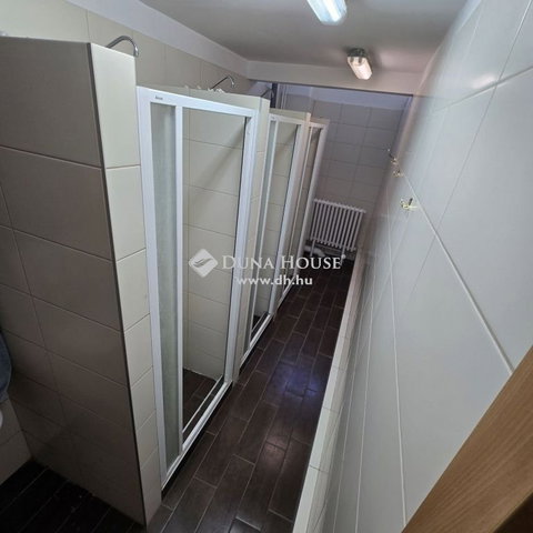 Eladó ipari ingatlan, Budapesten, XV. kerületben 600 M Ft