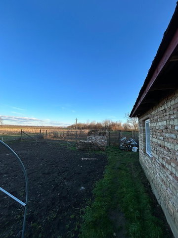 Eladó családi ház, Kislippón 30 M Ft, 2 szobás