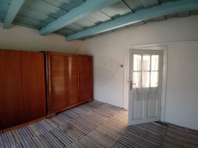 Eladó családi ház, Galgahévízen 28 M Ft, 2 szobás