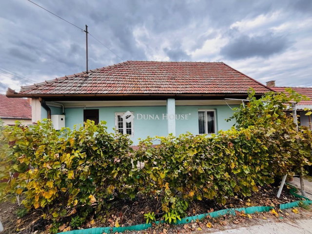 Eladó családi ház, Tápiószecsőn 25.9 M Ft, 2 szobás