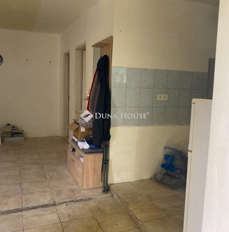 Eladó családi ház, Tasson 22 M Ft, 2 szobás