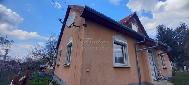 Eladó családi ház, Győrújbaráton 85 M Ft, 5 szobás