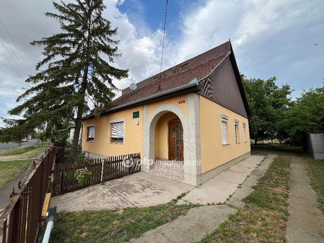 Eladó családi ház, Csökmőn 32.99 M Ft, 3 szobás