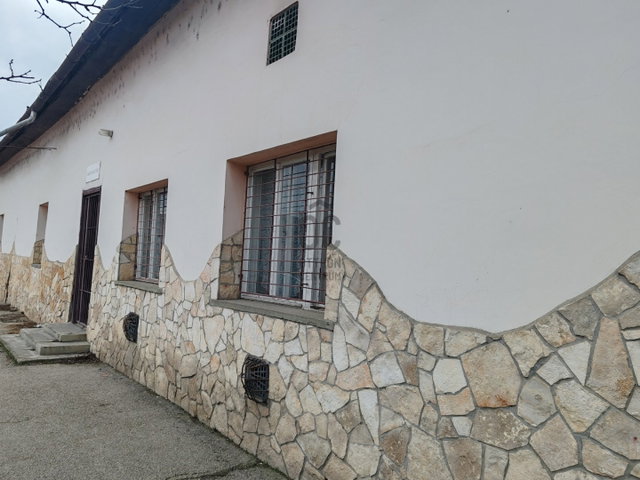 Eladó családi ház, Jászladányon 9.5 M Ft, 4 szobás