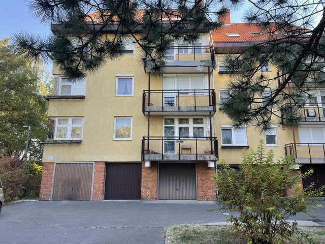 Eladó téglalakás, Veszprémben, Kalmár téren 63 M Ft, 3 szobás