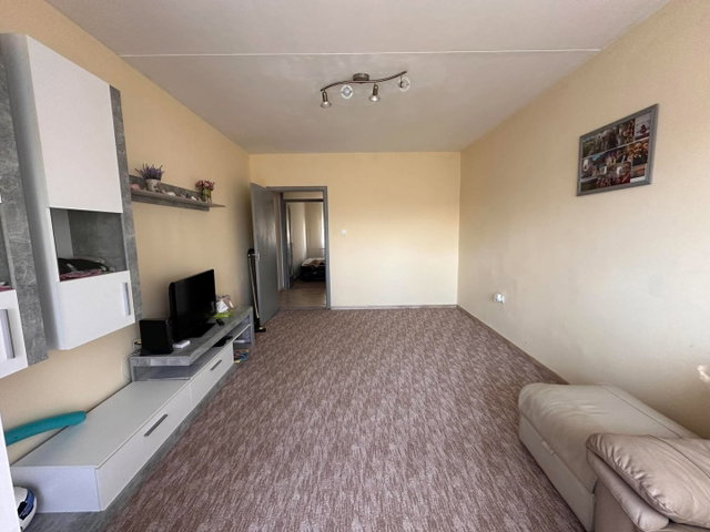 Eladó panellakás, Komlón, Körtvélyes utcában 27.9 M Ft
