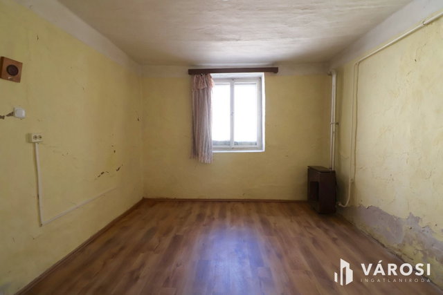 Eladó családi ház, Hódmezővásárhelyen 17 M Ft, 3 szobás