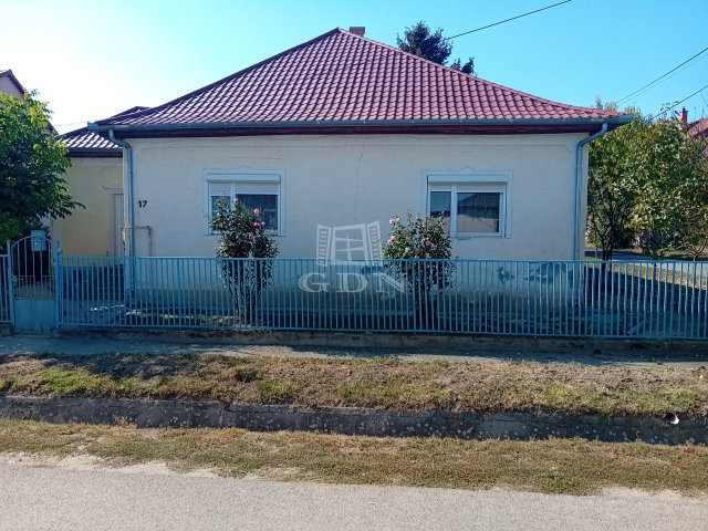 Eladó családi ház, Kaposváron 47.5 M Ft, 3+1 szobás