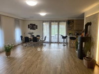 Eladó családi ház, Márkón 145 M Ft, 4 szobás