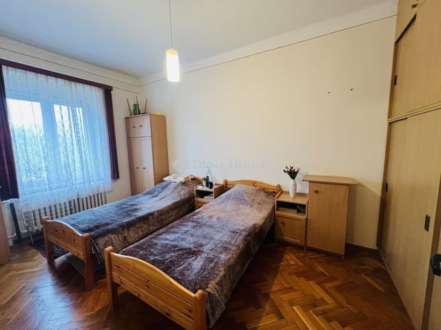 Eladó téglalakás, Dunaújvárosban 30.99 M Ft, 2 szobás