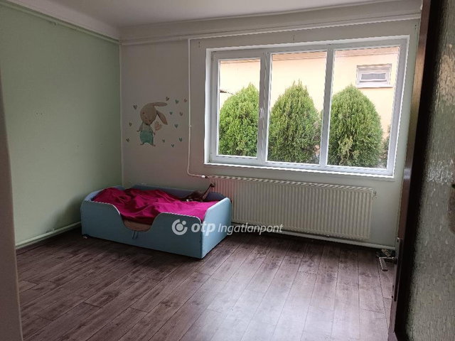 Eladó családi ház, Békésen 28.5 M Ft, 3 szobás